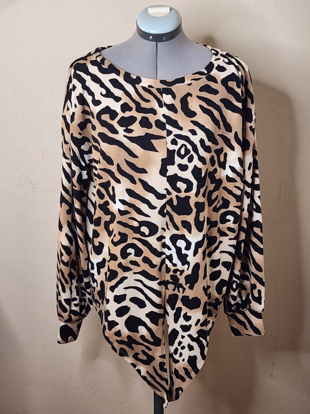 G by Giuliana Women's Leopard Animal Print Top Size Medium